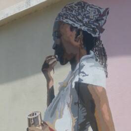Woman taking a pill – Mural of the Central Hospital of Maputo 